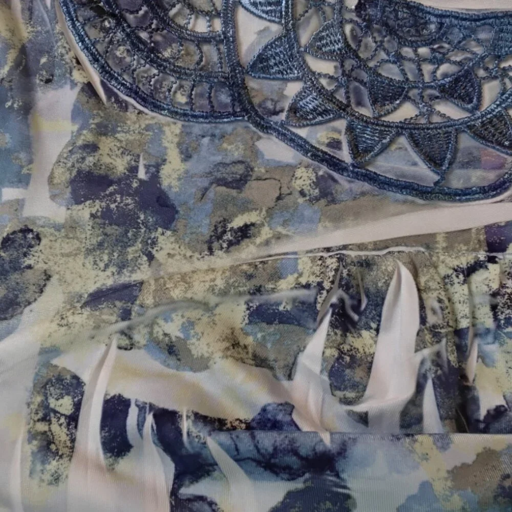 World Unity Women's OX (14-16) blue Tye-Dye Rhinestones Intricate Lace Top - Picture 9 of 9